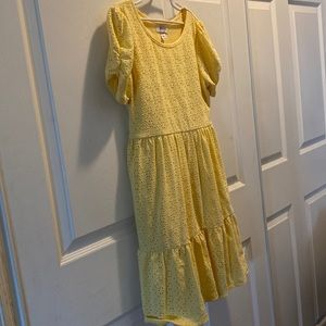 Size 12 Girl’s pretty sunny yellow dress in great condition!